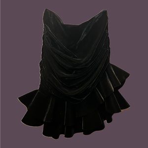 (New with tags) ZARA Black Velvet Skirt Size S